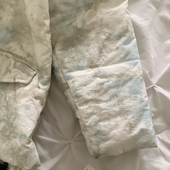 Blank NYC Perfect Day Belted Watercolor Puffer Jacket Size M - Picture 8 of 15